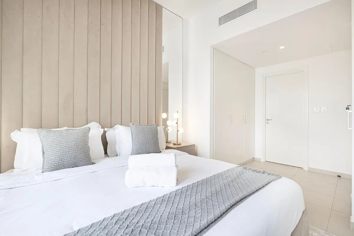 Luxurious Burj Khalifa And Fountain Views Apartment Dubai