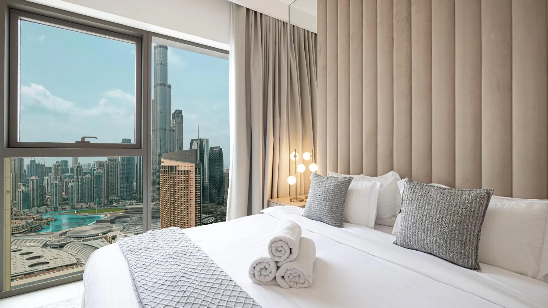 Luxurious Burj Khalifa And Fountain Views Apartment Dubai